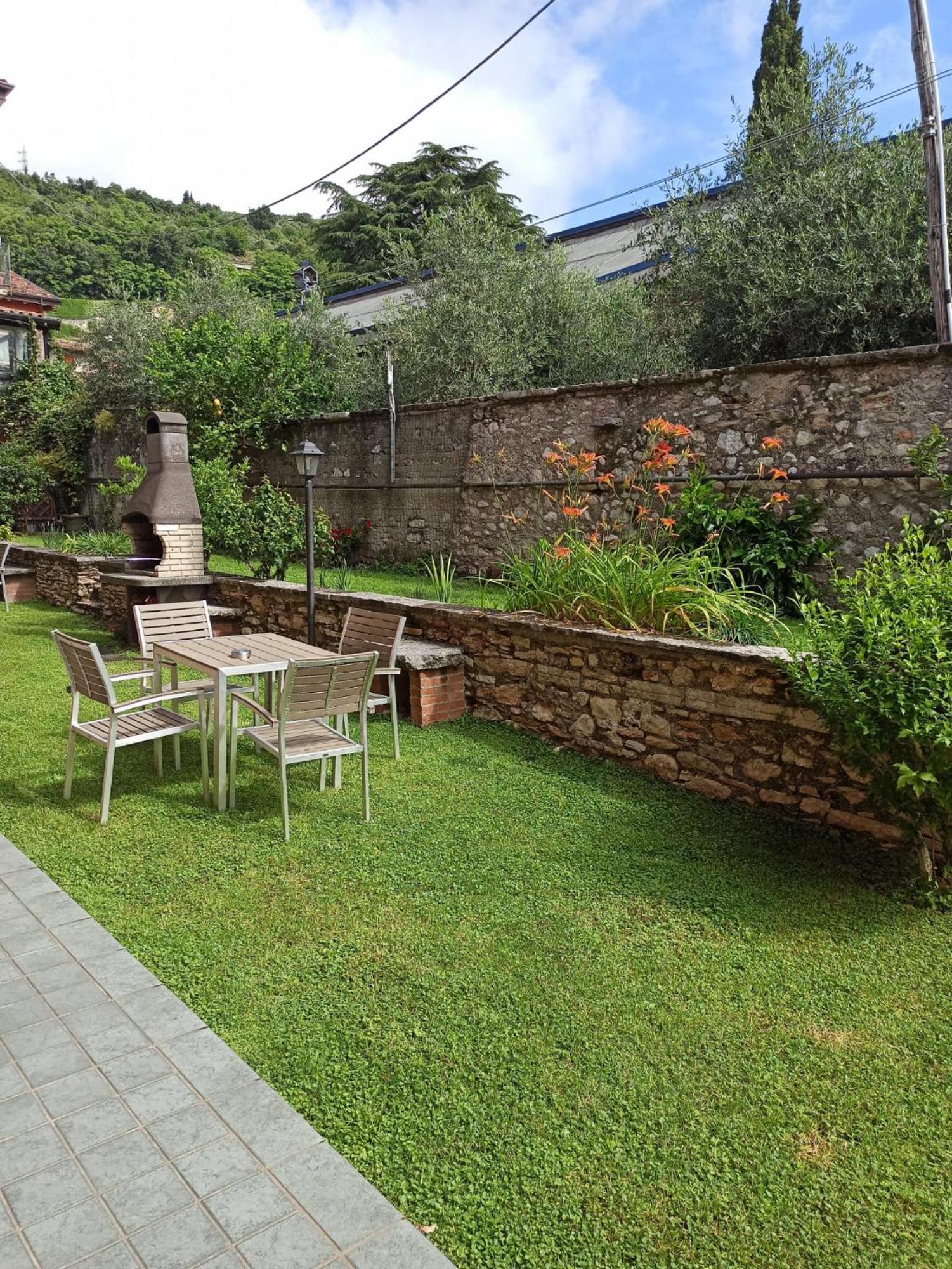 Omas Haus Villa ตอสโกลาโน มาแดร์โน ภายนอก รูปภาพ