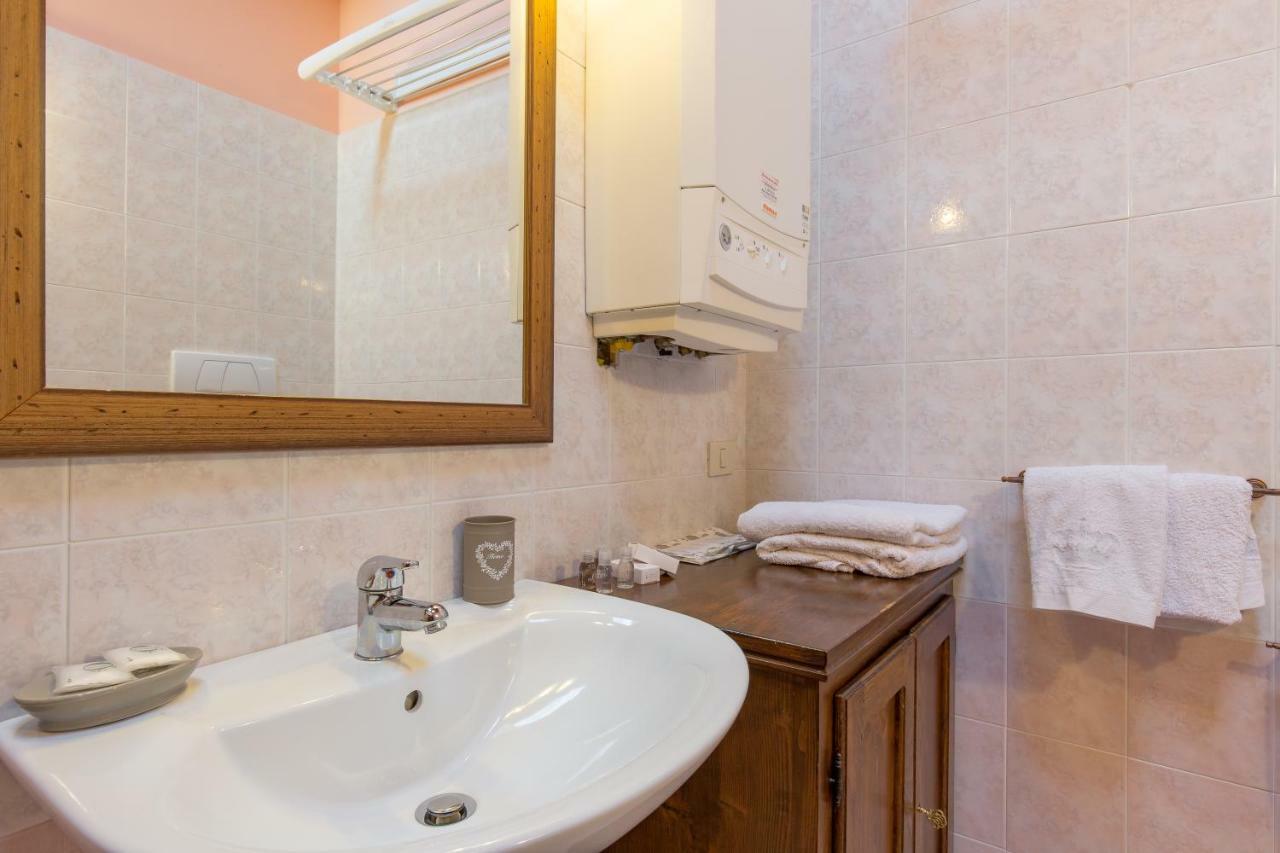 Omas Haus Villa ตอสโกลาโน มาแดร์โน ภายนอก รูปภาพ