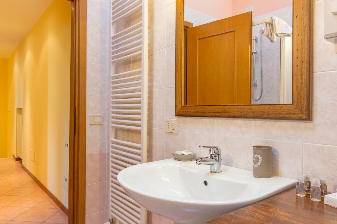 Omas Haus Villa ตอสโกลาโน มาแดร์โน ภายนอก รูปภาพ